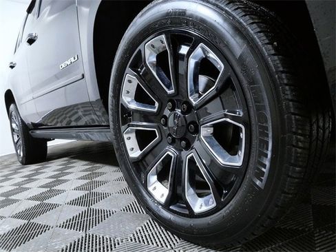 Used 2018 GMC Yukon Denali w/ Denali Ultimate Package image 2