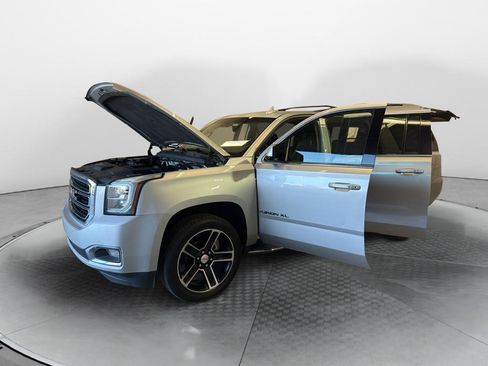 Used 2016 GMC Yukon XL SLT w/ Open Road Package AWD/4WD image 11