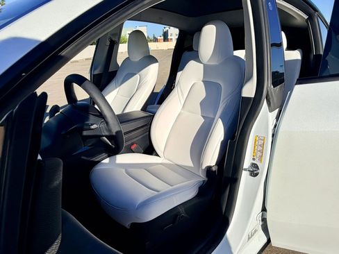 Used 2024 Tesla Model Y 2WD image 20