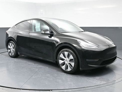 Used 2023 Tesla Model Y Long Range image 2