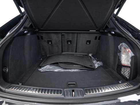 Certified 2023 Porsche Macan AWD/4WD image 24