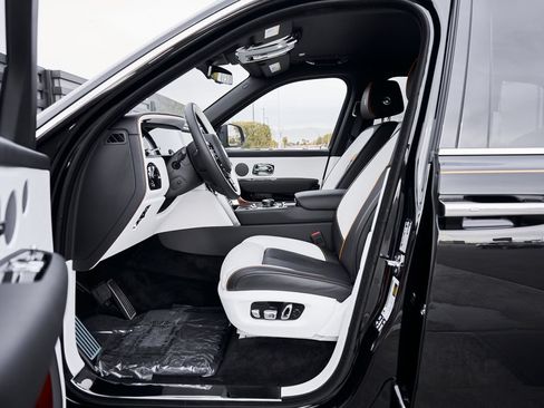 Used 2026 Rolls-Royce Cullinan AWD/4WD image 36