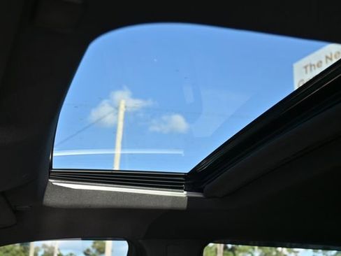 Used 2024 Chevrolet Silverado 2500 ZR2 w/ Technology Package image 22