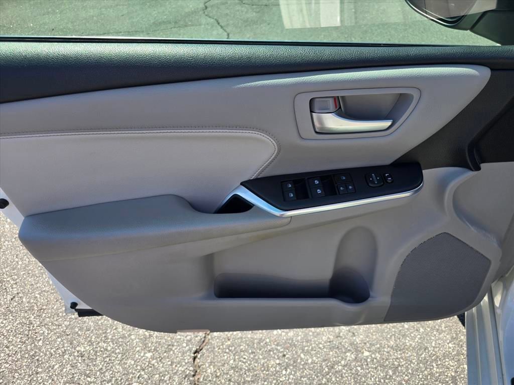 Used 2017 Toyota Camry XLE FWD image 8