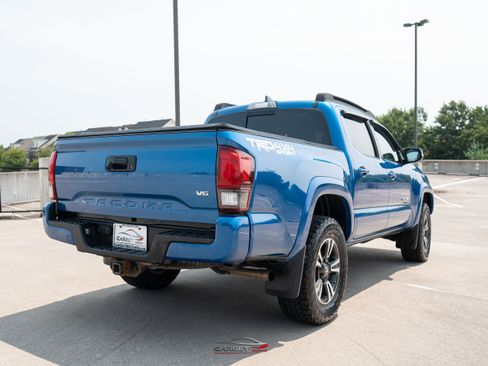 Used 2018 Toyota Tacoma TRD Sport AWD/4WD image 7