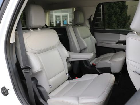 Used 2025 Ford Expedition Active AWD/4WD image 14