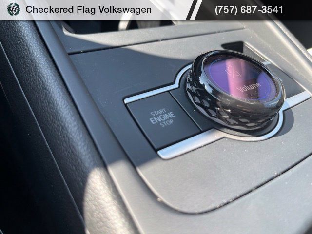 Used 2025 Volkswagen Tiguan SE FWD image 40