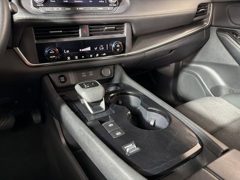 Used 2024 Nissan Rogue SV FWD image 24