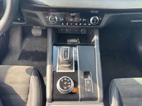 Used 2024 Mitsubishi Outlander AWD image 11