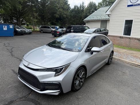 Used 2020 Toyota Corolla SE w/ SE Premium Package FWD image 3