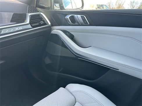 Used 2026 BMW X5 xDrive40i w/ M Sport Package image 25
