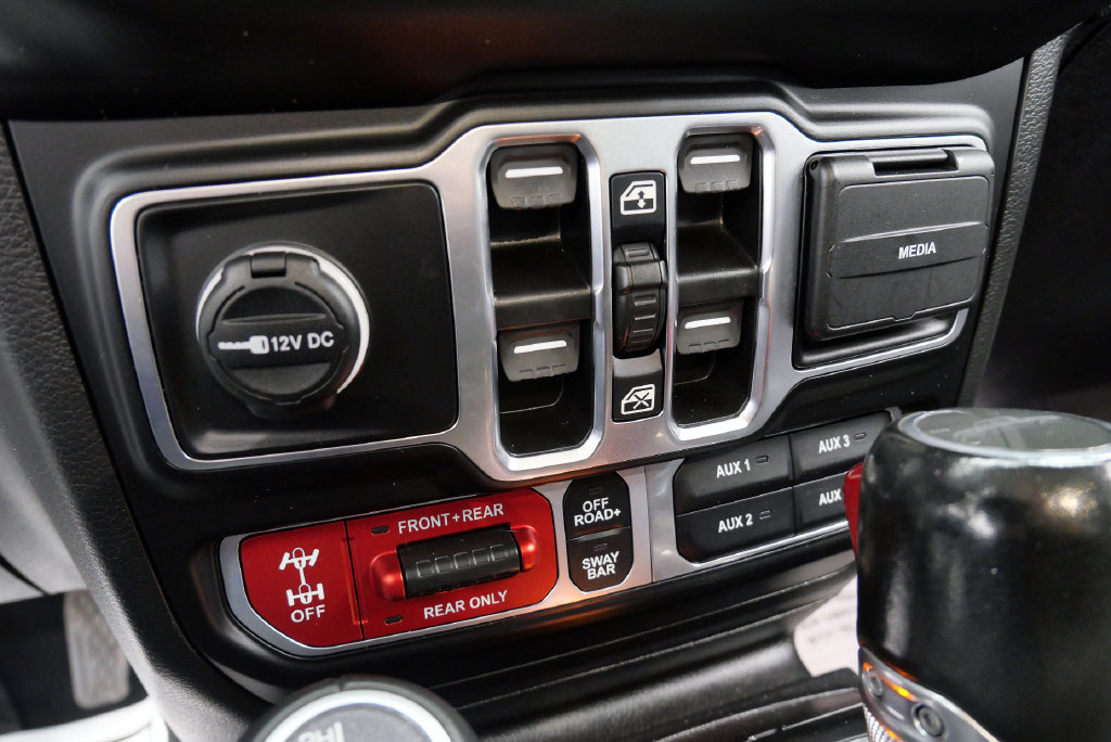 Used 2023 Jeep Gladiator Rubicon w/ LED Lighting Group AWD/4WD image 28
