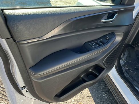 Used 2025 Jeep Grand Cherokee Laredo w/ MOPAR Finishing Package image 14