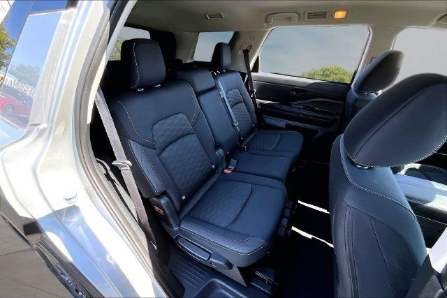 Certified 2023 Nissan Pathfinder S FWD image 23