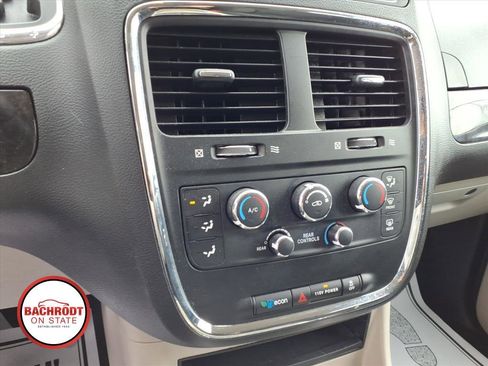 Used 2016 Dodge Grand Caravan SXT w/ Rear Park Assist Package FWD image 11