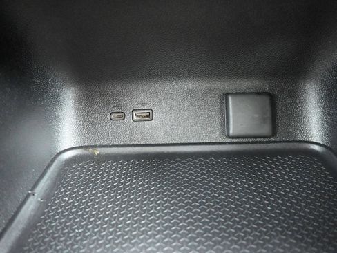 Used 2024 Chevrolet Traverse LS FWD image 20