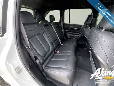 Used 2024 Jeep Grand Cherokee Altitude image 20