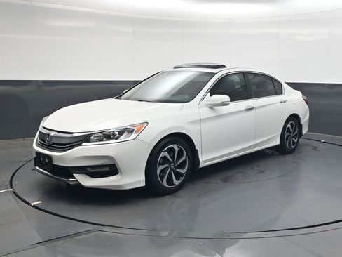 Used 2017 Honda Accord EX image 8
