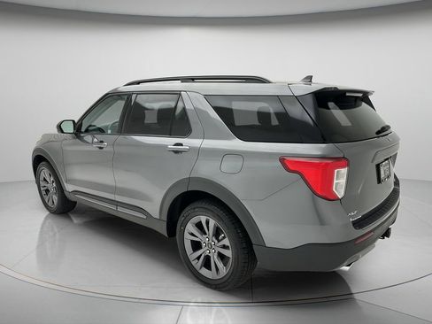 Used 2023 Ford Explorer XLT w/ Equipment Group 202A AWD/4WD image 4