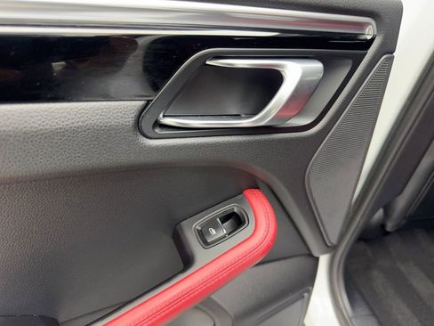 Used 2023 Porsche Macan Turbo image 37