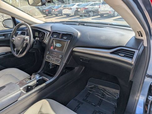 Used 2019 Ford Fusion SE w/ Equipment Group 151A FWD image 13
