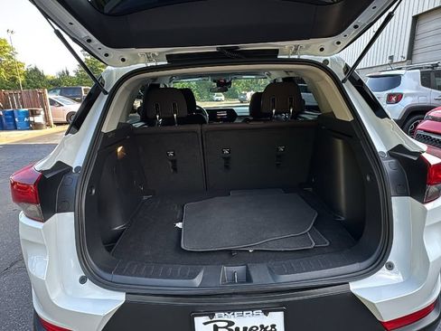 Used 2025 Chevrolet TrailBlazer LT AWD/4WD image 28