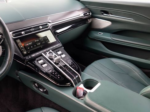 Used 2025 Aston Martin V8 Vantage Coupe image 9