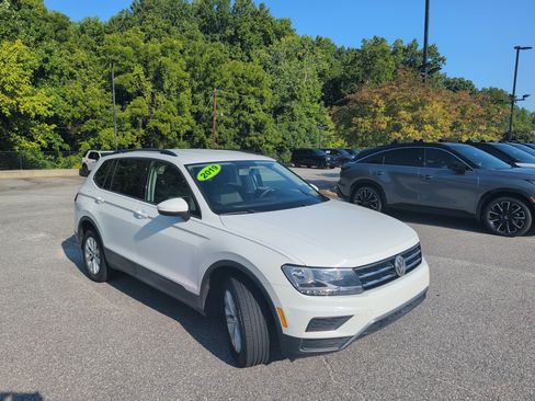 Used 2019 Volkswagen Tiguan S w/ Driver Assistance Package FWD image 2