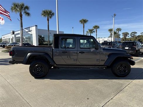 Used 2024 Jeep Gladiator Sport image 7