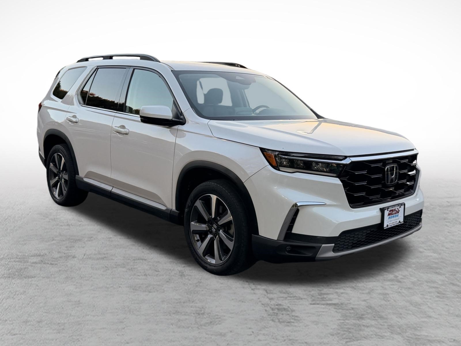 Used 2023 Honda Pilot Touring image 3