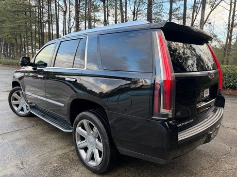 Used 2017 Cadillac Escalade Premium Luxury image 5