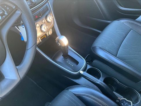 Used 2022 Chevrolet Trax LT image 19