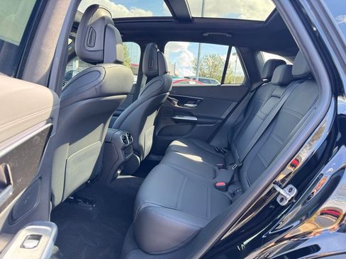 Used 2025 Mercedes-Benz GLC 300 4MATIC image 17