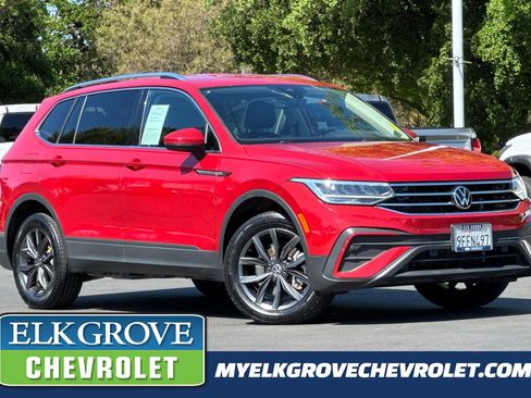 Used 2023 Volkswagen Tiguan SE image 1