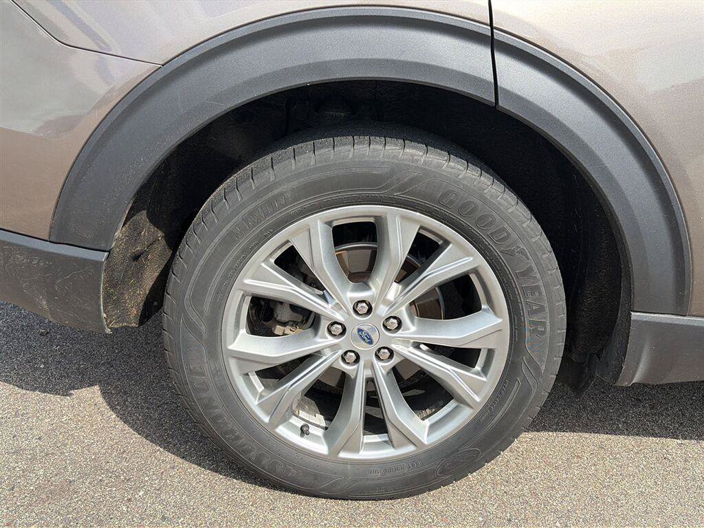 Used 2021 Ford Explorer XLT w/ Equipment Group 202A AWD/4WD image 38