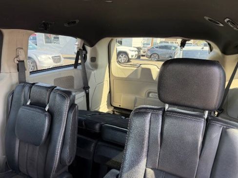 Used 2018 Dodge Grand Caravan SXT FWD image 12