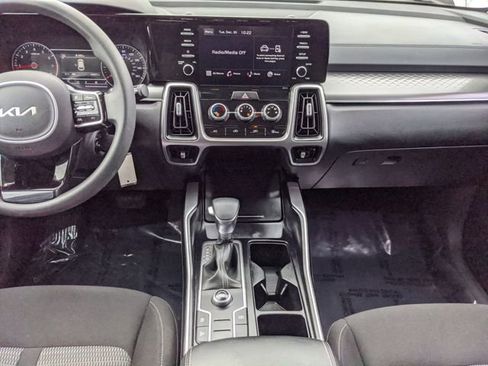 Used 2022 Kia Sorento LX image 14