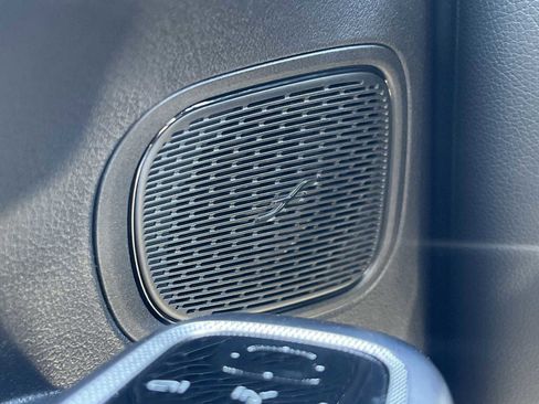 Used 2025 Mercedes-Benz GLC 300 4MATIC image 44