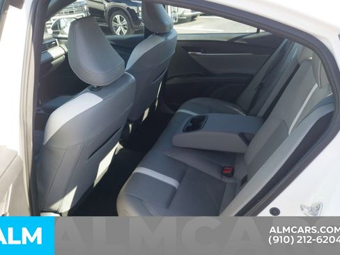 Used 2025 Toyota Camry SE image 18