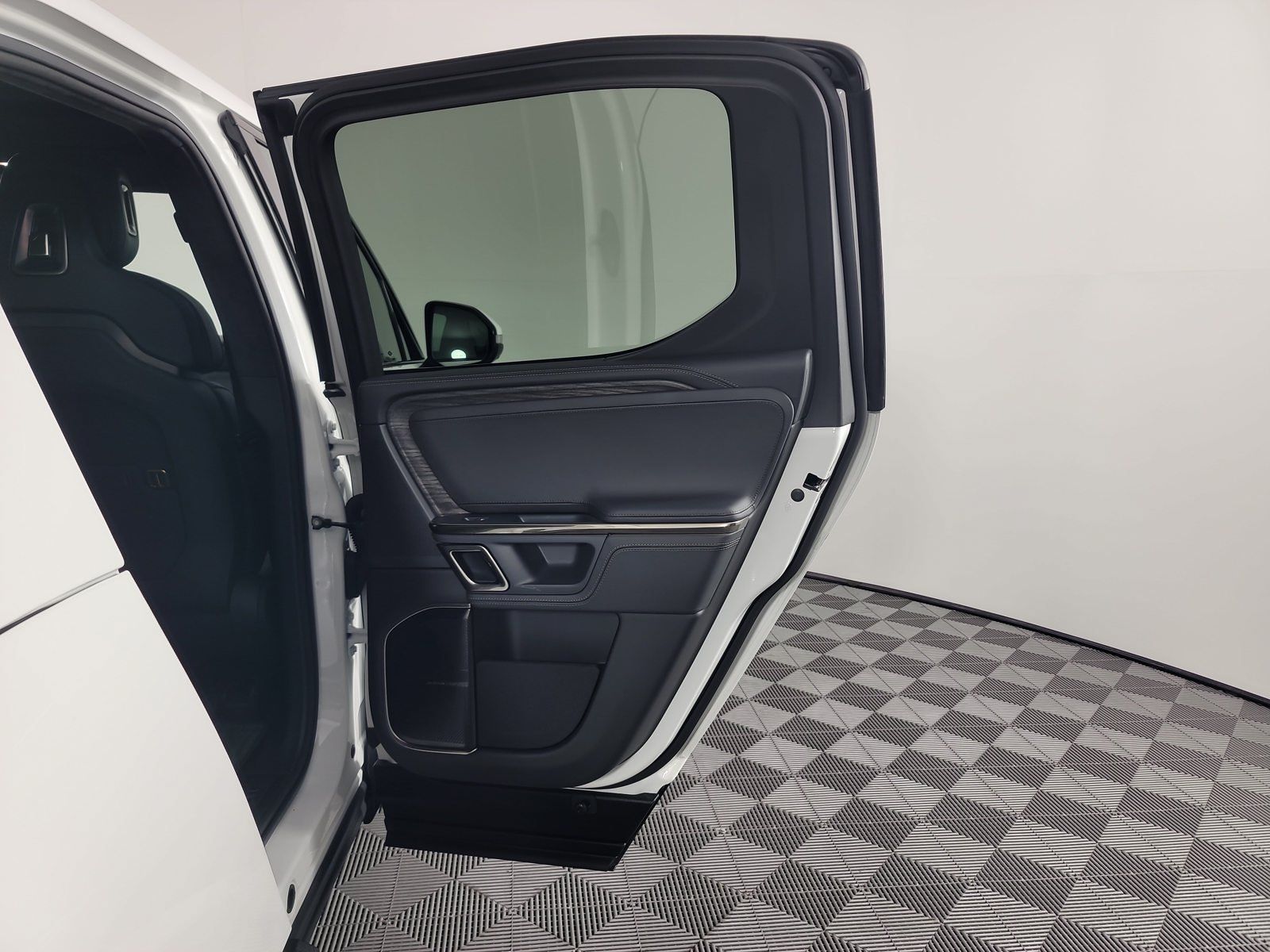 Used 2022 Rivian R1T Adventure AWD/4WD image 19