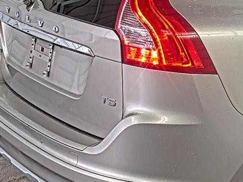 Used 2016 Volvo XC60 T5 Premier w/ Proximity Package FWD image 6