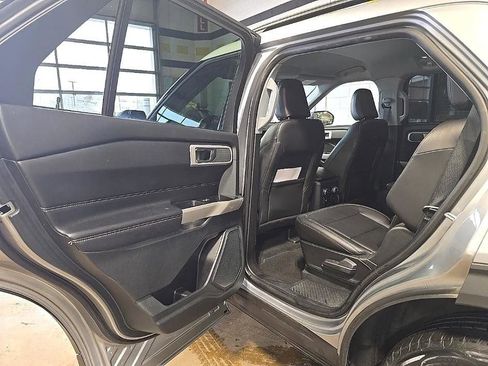 Used 2022 Ford Explorer XLT w/ Equipment Group 202A image 25