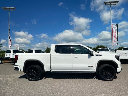 Used 2025 GMC Sierra 1500 AT4 w/ AT4 Premium Package AWD/4WD image 4