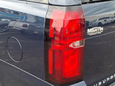 Used 2020 Chevrolet Suburban LT w/ Luxury Package RWD image 10