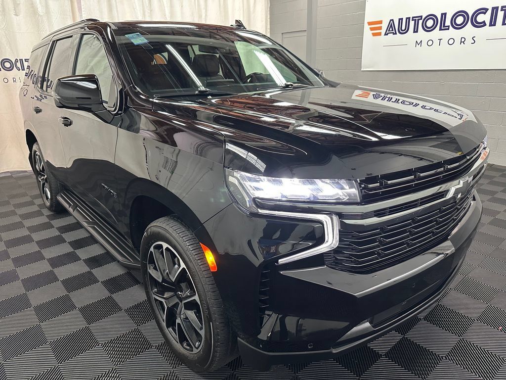 Used 2022 Chevrolet Tahoe RST w/ Luxury Package AWD/4WD image 2