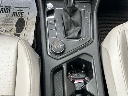 Used 2019 Volkswagen Tiguan SE w/ Panoramic Sunroof Package AWD/4WD image 11