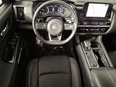Used 2024 Nissan Pathfinder SL image 12