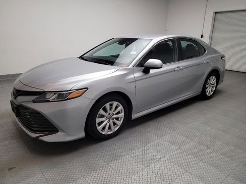 Used 2019 Toyota Camry LE image 2