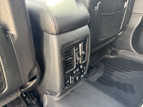Used 2017 Jeep Grand Cherokee Overland AWD/4WD image 15