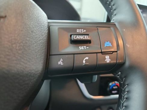 Used 2025 Nissan Rogue SV FWD image 24